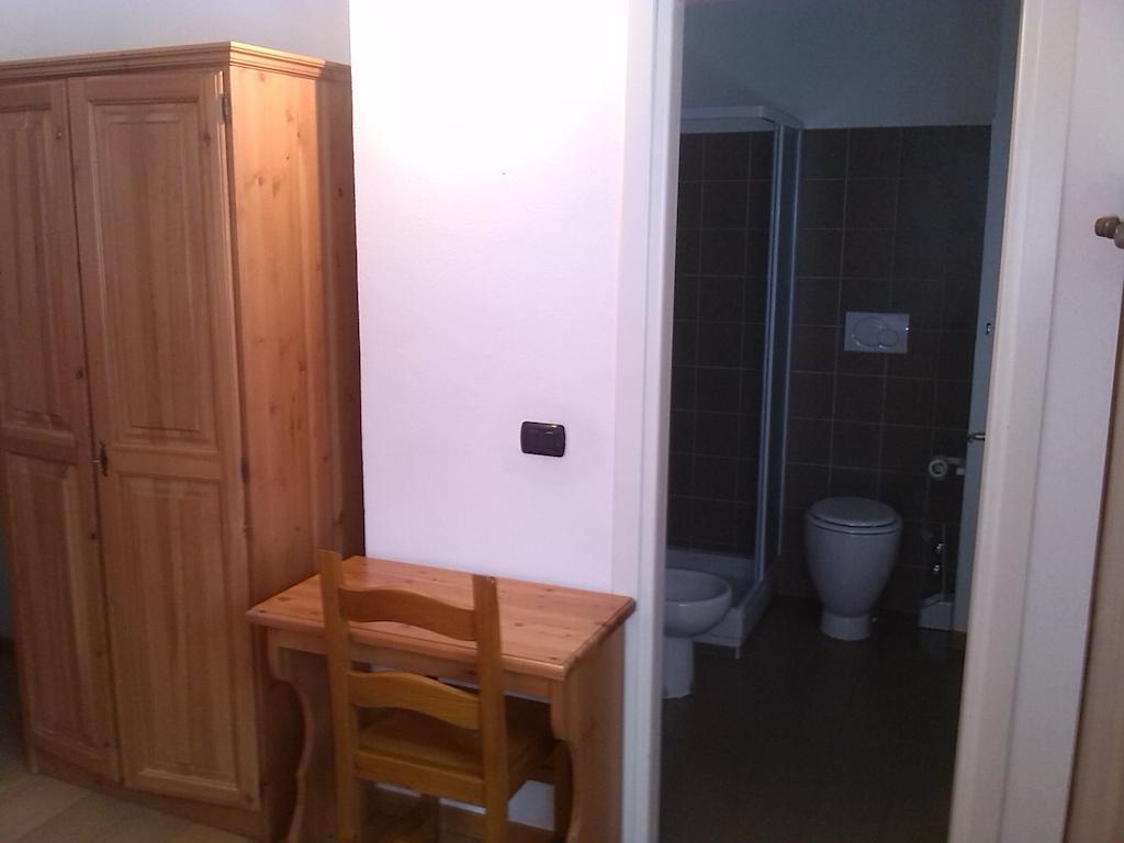 Hotel Casa San Francesco Bardonecchia Habitación foto